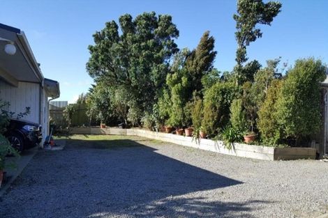 Photo of property in 20 Quigley Street, Newlands, Wellington, 6037