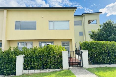 Photo of property in 10/11 Ray Small Drive, Papakura, 2110