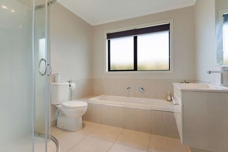 Photo of property in 5 Faber Place, Rototuna North, Hamilton, 3210