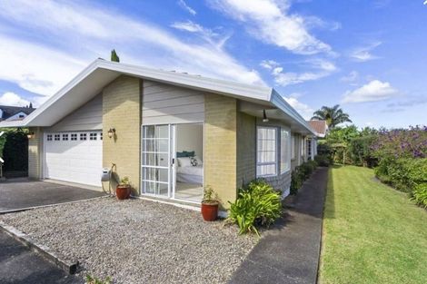 Photo of property in 3 Delisle Place, Windsor Park, Auckland, 0632