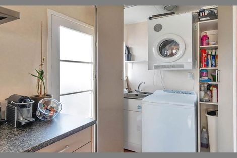 Photo of property in 5 Zurich Place, Weymouth, Auckland, 2103