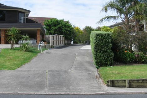 Photo of property in 2/1039 Beach Road, Torbay, Auckland, 0630