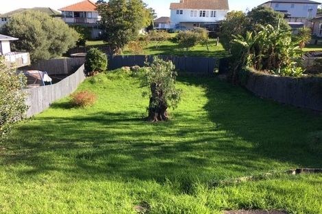 Photo of property in 23 Clairville Crescent, Wai O Taiki Bay, Auckland, 1072