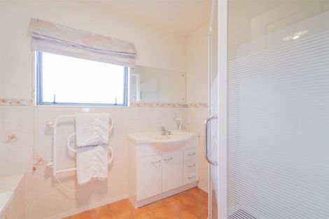 Photo of property in 1 Hardy Place, Cooks Beach, Whitianga, 3591