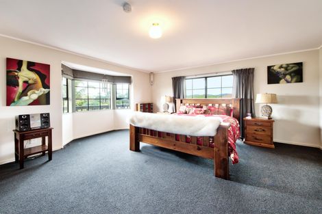 Photo of property in 5 Stockton Place, Glendene, Auckland, 0602