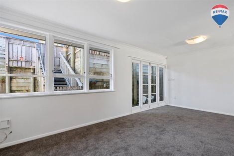 Photo of property in 43 Stewart Drive, Newlands, Wellington, 6037
