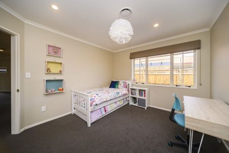 Photo of property in 5 Sycamore Crescent, Fitzherbert, Palmerston North, 4410