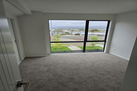 Photo of property in 1/267 Great North Road, Henderson, Auckland, 0612