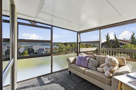 Photo of property in 32 Kinloch Place, Papakowhai, Porirua, 5024