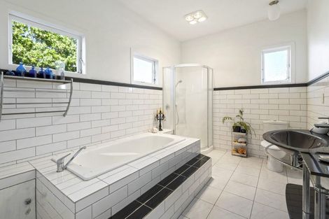 Photo of property in 1/18 Gladstone Road, Northcote, Auckland, 0627