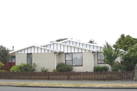 Photo of property in 2/108 Queenspark Drive, Parklands, Christchurch, 8083