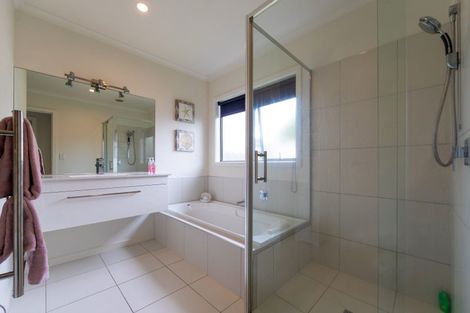 Photo of property in 4 Gregory Grove, Clive, 4102