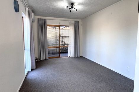 Photo of property in 1/10 Benygloe Place, Highland Park, Auckland, 2010