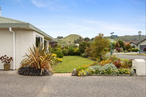 Photo of property in 9 Knightsbridge Place, Taradale, Napier, 4112