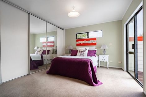 Photo of property in 10 Gillett Place, Botany Downs, Auckland, 2014