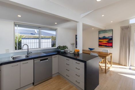 Photo of property in 11 Hadfield Place, Paraparaumu Beach, Paraparaumu, 5032