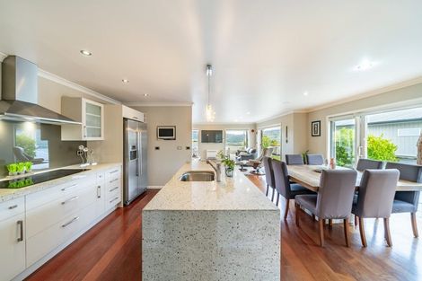 Photo of property in 43 Seymour Grove, Kingsley Heights, Upper Hutt, 5018