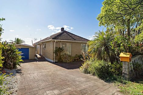 Photo of property in 26 Humphrey Kemp Avenue, Henderson, Auckland, 0612