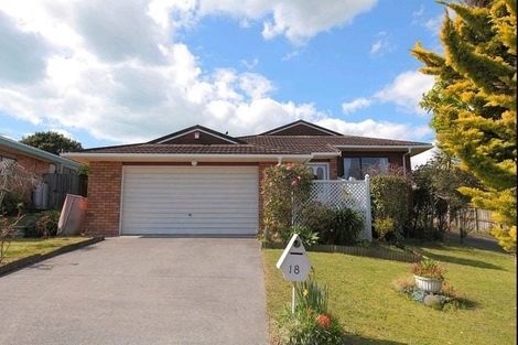 Photo of property in 18 Pinewood Grove, Botany Downs, Auckland, 2010