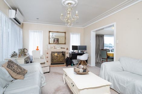 Photo of property in 22 Awaroa Road, Sunnyvale, Auckland, 0612