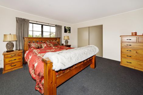 Photo of property in 5 Stockton Place, Glendene, Auckland, 0602