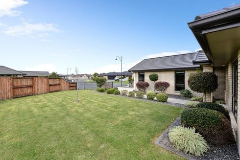 Photo of property in 15 Waltham Place, Rototuna North, Hamilton, 3210