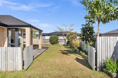 Photo of property in 24 Kowi Lakes Drive, One Tree Point, 0118