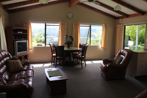 Photo of property in 15 Pottery Lane, Coromandel, 3506