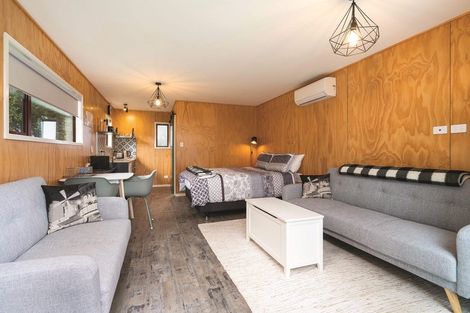 Photo of property in Paws Inn, 585 Blueskin Road, Mihiwaka, Port Chalmers, 9081