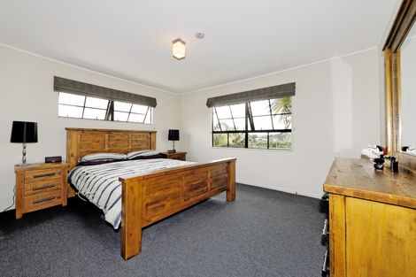 Photo of property in 5 Stockton Place, Glendene, Auckland, 0602