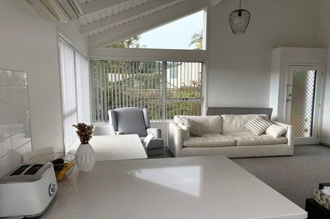 Photo of property in 1/14b Camrose Place, Glenfield, Auckland, 0629