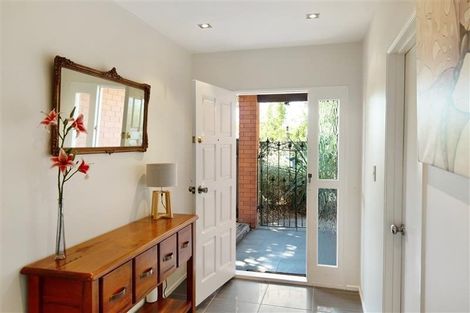 Photo of property in 2/18a Taupata Street, Redcliffs, Christchurch, 8081