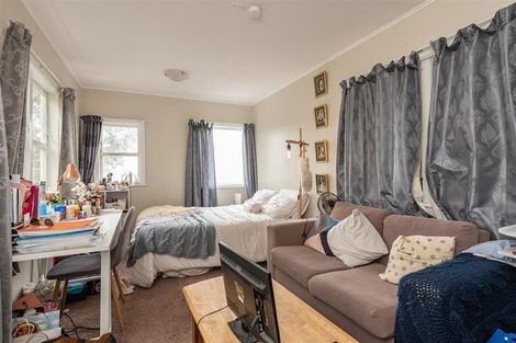 Photo of property in 80 Kelburn Parade, Kelburn, Wellington, 6012