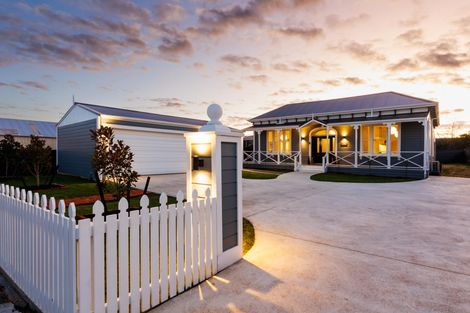 Photo of property in 10 Stewart Street, Marton, 4710