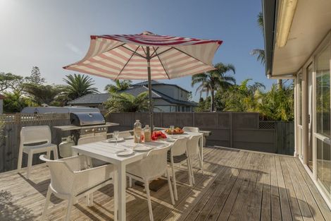 Photo of property in 37 Hahei Beach Road, Hahei, Whitianga, 3591