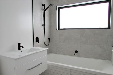 Photo of property in 84 Maupuia Road, Maupuia, Wellington, 6022