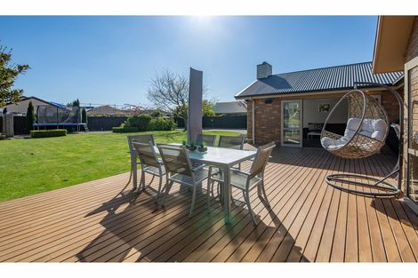 Photo of property in 10 Coolspring Way, Redwood, Christchurch, 8051