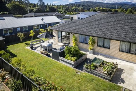 Photo of property in 4 Sunstone Crescent, Brown Owl, Upper Hutt, 5018