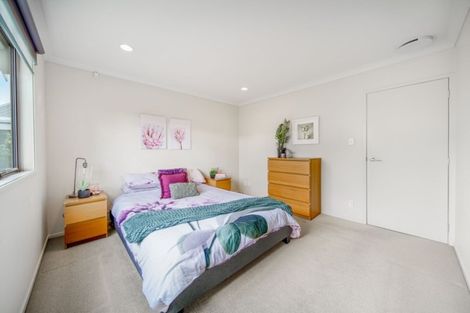 Photo of property in 1/36 Darren Crescent, Half Moon Bay, Auckland, 2012