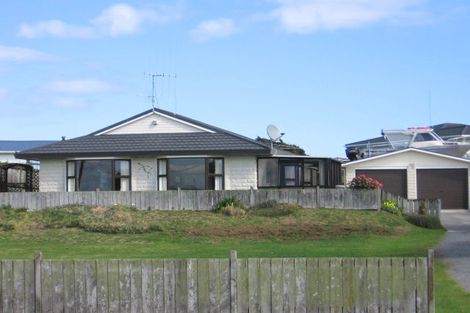 Photo of property in 16 Seabury Avenue, Foxton Beach, Foxton, 4815