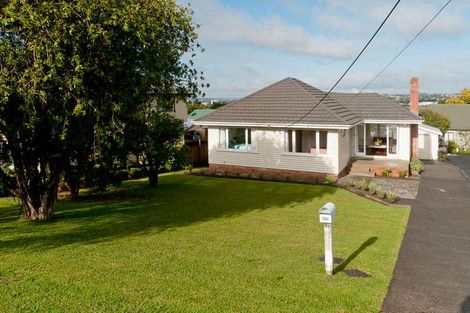 Photo of property in 1/232 East Coast Road, Forrest Hill, Auckland, 0620