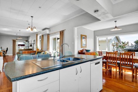 Photo of property in 23 Belt Road, Moturoa, New Plymouth, 4310