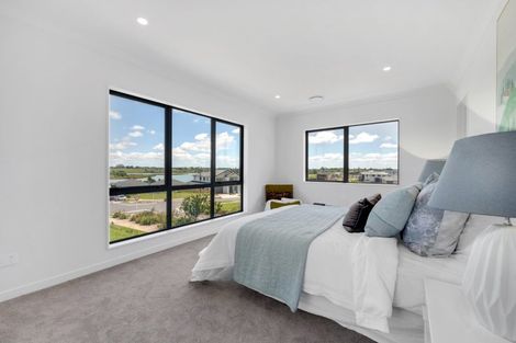 Photo of property in 14 Parkmore Drive, Rosehill, Papakura, 2113