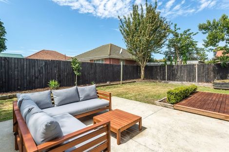 Photo of property in 32 Ambleside Drive, Burnside, Christchurch, 8053