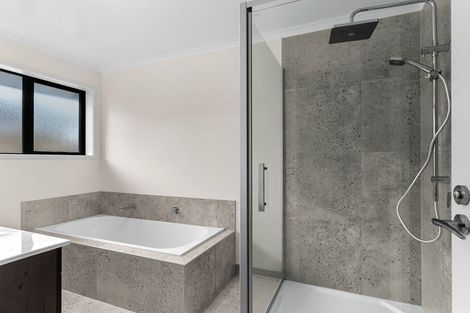 Photo of property in 98 Kaurinui Crescent, One Tree Point, 0118