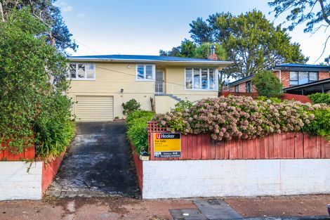 Photo of property in 37 Dundale Avenue, Blockhouse Bay, Auckland, 0600