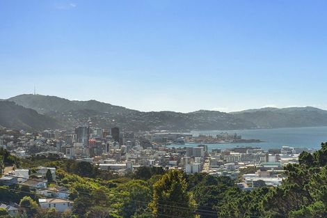 Photo of property in 27 Connaught Terrace, Brooklyn, Wellington, 6021