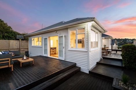 Photo of property in 23 Lucknow Terrace, Khandallah, Wellington, 6035