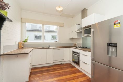 Photo of property in 35 Oxford Street, Fairfield, Hamilton, 3214