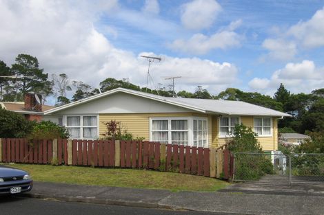 Photo of property in 28 Paragon Avenue, Beach Haven, Auckland, 0626